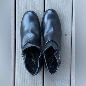 David Tate black ankle boots. handmade in Florence, Italy.